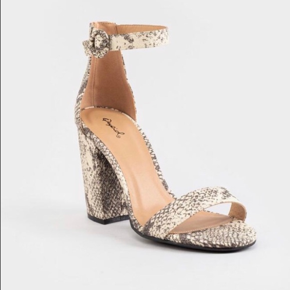 Qupid Lake ankle strap heel -snake -size 9